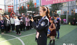 中国警察网女记者吃瓜,记录现场温情与感动